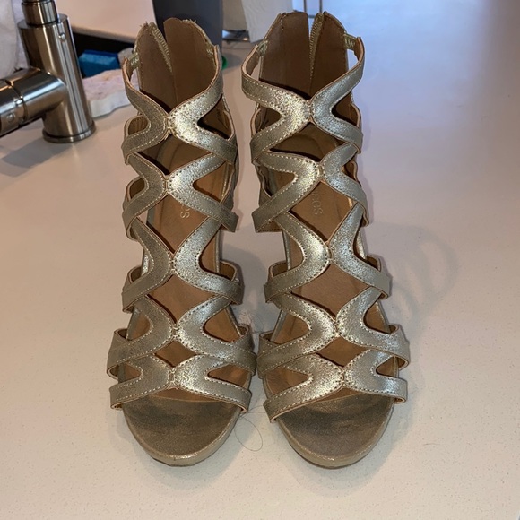 Metallic wedge - Picture 2 of 3